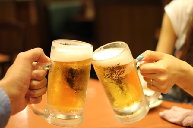 【悲報】ビール、ガチで若者は飲まない