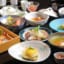 外国人「このタイプの旅館飯、不味すぎる。明日から食事出さないで」→京都で食事を出さない宿続々